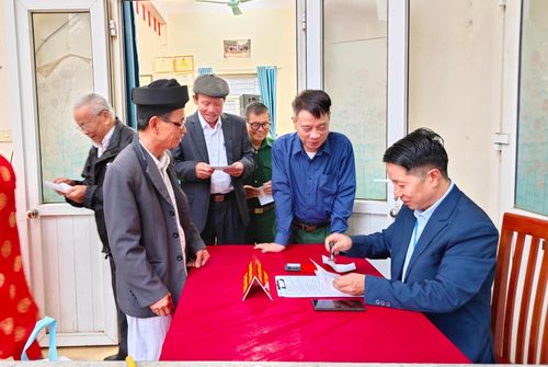 Công tác bầu cử tại xã Hưng Đạo diễn ra dân chủ, đúng quy định.