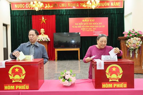 Mỗi lá phiếu gửi gắm niềm tin, kỳ vọng vào những đại biểu xứng đáng. Ảnh: Phương Ngân
