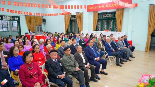 Đồng chí Nguyễn Quang Hiếu - Bí thư Đảng ủy, Chủ tịch HĐND phường về sự lễ khai mạc tại khu vực bỏ phiếu số 1. Ảnh: PV