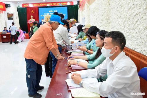 Trong không khí trang nghiêm và phấn khởi, ngày bầu cử tại xã Hoài Đức đang thực sự trở thành ngày hội lớn của toàn dân, nơi mỗi lá phiếu gửi gắm niềm tin và kỳ vọng của cử tri vào sự phát triển của địa phương, Thủ đô và đất nước.