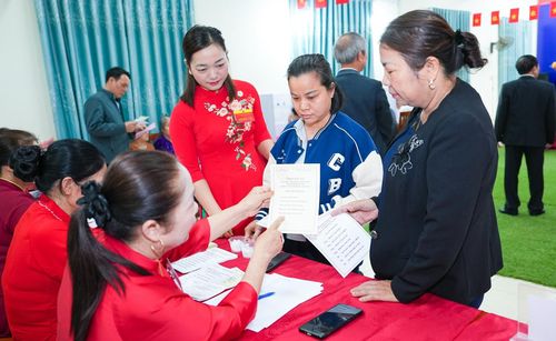 Theo báo cáo từ các tổ bầu cử, tình hình an ninh chính trị, trật tự an toàn xã hội trên địa bàn được giữ vững, không phát sinh tình huống phức tạp. Ảnh: Phương Nga