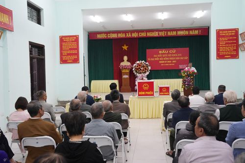 Quang cảnh buổi khai mạc tại khu vực bầu cử số 6, phường Phú Lương. Ảnh: Hữu Tiệp