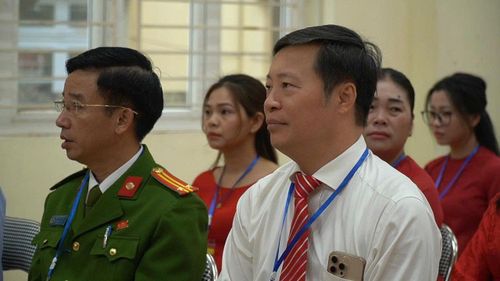 Đồng chí Nguyễn Trọng Đô – Phó Chủ tịch UBND xã Chương Dương dự khai mạc bầu cử tại khu vực bỏ phiếu số 15.