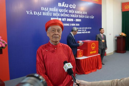 Ông Lê Hồng Phấn (85 tuổi), cử tri tổ dân phố 20. Ảnh: Minh Đức