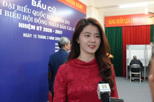 Em Phạm Lê Thùy Trang (21 tuổi), cử tri tổ dân phố 19. Ảnh: Minh Đức