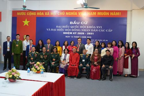 Công tác chuẩn bị, cử tri tham gia bầu cử phấn khởi trong ngày hội non sông. Ảnh: Minh Đức