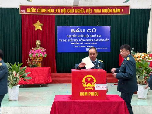 Không khí bầu cử diễn ra trang trọng. Ảnh: PV