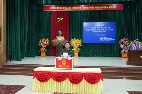 Trong sáng 15-3, khu vực bỏ phiếu số 30 hoàn thành 100% tỷ lệ cử tri đi bỏ phiếu. Ảnh: Thiên Tú