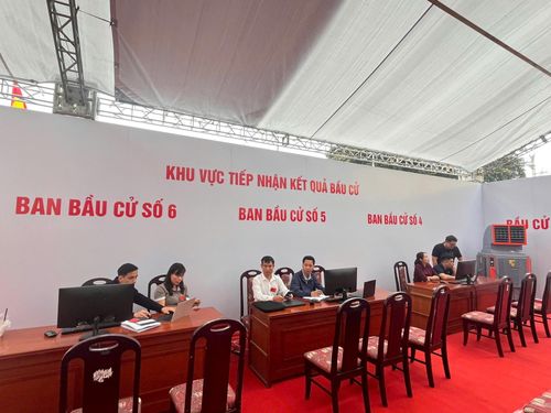 Khu vực tiếp nhận kết quả bầu cử. Ảnh Ngân Hà