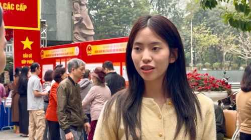 Dương Thu Hà là bạn trẻ lần đầu được bầu cử. Ảnh: Hoa Thành
