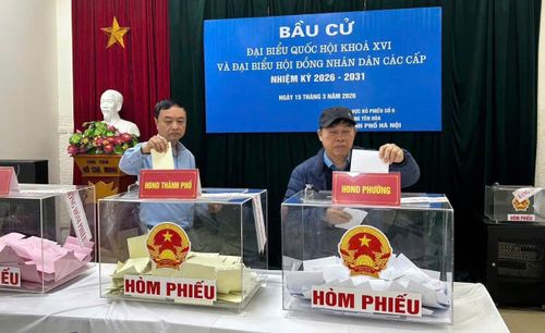 Đông đảo cử tri phường Yên Hòa tham gia bỏ phiếu, thể hiện sự quan tâm và trách nhiệm đối với cuộc bầu cử. (Ảnh:PV)