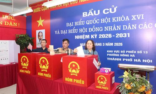 Cử tri tích cực tham gia bỏ phiếu trong ngày hội toàn dân. Ảnh: Thanh Hải