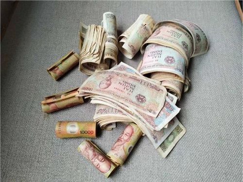 Có một thói quen xấu rất nhiều người mắc phải đó là hay để tiền lung tung trong nhà.