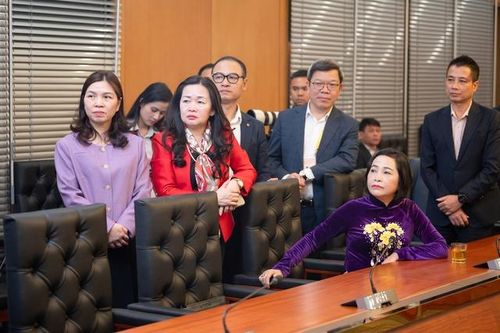 Phó Chủ tịch Quốc hội Nguyễn Thị Thanh tại Trung tâm điều hành Quốc hội số.