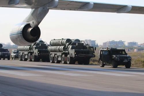 Người phát ngôn Bộ Quốc phòng Thổ Nhĩ Kỳ - ông Zeki Aktürk nói rõ hệ thống S-400 đã không được sử dụng để đánh chặn 2 tên lửa đạn đạo bay qua lãnh thổ của họ do đặc điểm hoạt động của hệ thống phòng không tự động mà nước này sử dụng.
