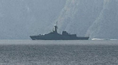  Một tàu hải quân di chuyển ở khu vực Eo biển Hormuz ngày 1/3/2026. Ảnh: rnz.co.nz 