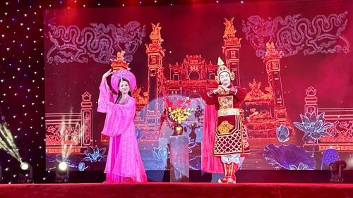 Chương trình của Nhà hát Kịch Việt Nam phục vụ người dân vùng biên tại xã Mường Nhé (Điện Biên)