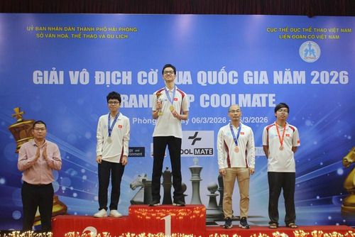 Ban tổ chức trao thưởng nội dung cờ tiêu chuẩn nam