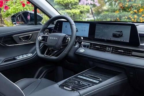 Động cơ có công suất tối đa 105 kW và mô-men xoắn 215 Nm, mang lại khả năng tăng tốc mạnh mẽ và phản hồi nhanh trong nhiều điều kiện vận hành khác nhau.