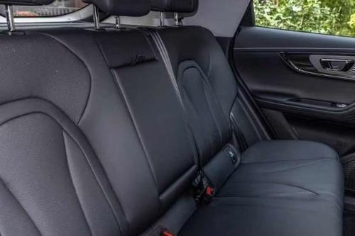Bên cạnh đó, C5 SHS-H còn được trang bị mô-tơ điện hiệu suất cao với công suất tối đa 150 kW và mô-men xoắn cực đại 310 Nm.