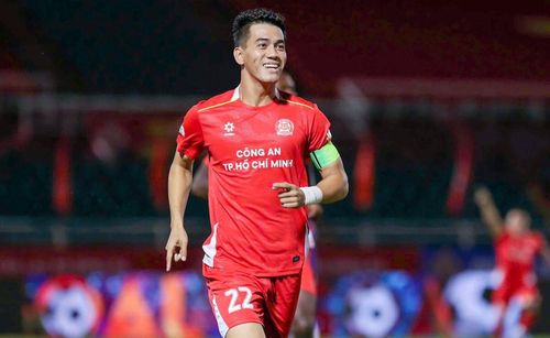 Tiền đạo của Công an TPHCM chia sẻ thẳng thắn: "Bản thân Linh cảm thấy khá là thất vọng khi mà đã có rất nhiều cơ hội nhưng mà mình không tận dụng được.