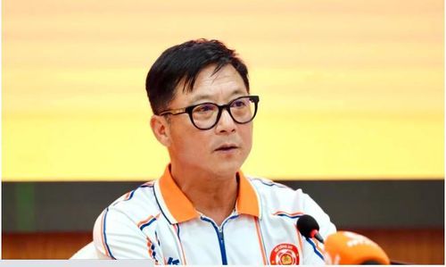 Thời còn thi đấu, tôi cũng từng bị như vậy. Một khi mất cảm giác và mất tự tin, rất khó để lấy lại phong độ.