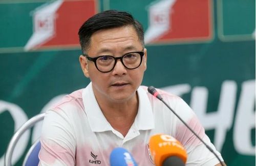 Tôi cần phải động viên và có bài tập nhẹ nhàng hơn để Tiến Linh sớm lấy lại cảm giác, hưng phấn. Còn về lối chơi, Tiến Linh không gặp vấn đề gì. Khúc mắc chỉ là khâu kết thúc chưa được ổn”.