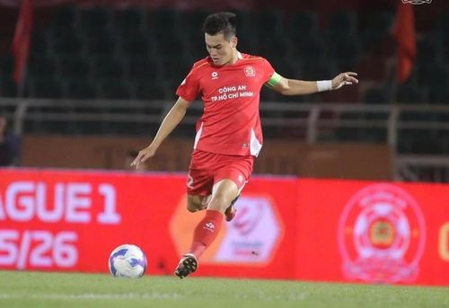 Ở trận này, thủ quân Tiến Linh bỏ lỡ khá nhiều cơ hội ghi bàn khiến Ban huấn luyện và người hâm mộ vô cùng thất vọng.