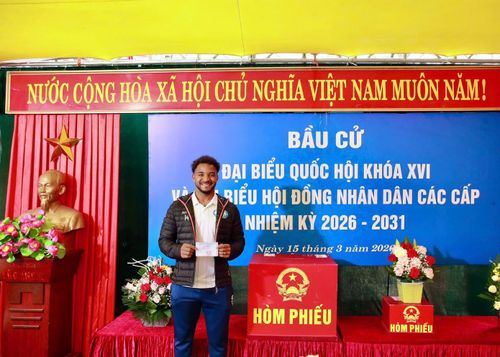  Tiền đạo nhập tịch Nguyễn Xuân Son tham gia bầu cử. 
