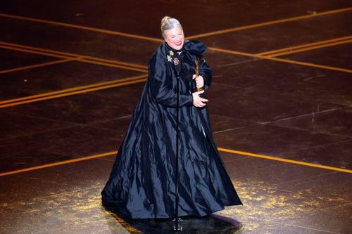 Kate Hawley giành giải Oscar cho Thiết kế trang phục xuất sắc nhất cho phim Frankenstein. Ảnh: Reuters
