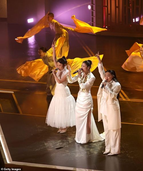 Ejae, Rei Ami và Audrey Nuna phô diễn giọng ca nội lực tại Oscar 2026. Ảnh: Getty Images.