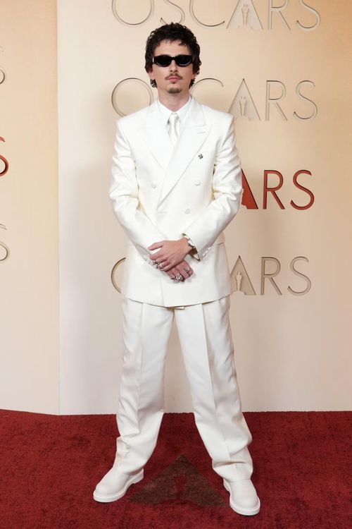 Timothee Chalamet mặc nguyên cây trắng của nhà mốt Givenchy. Ảnh: Getty Images