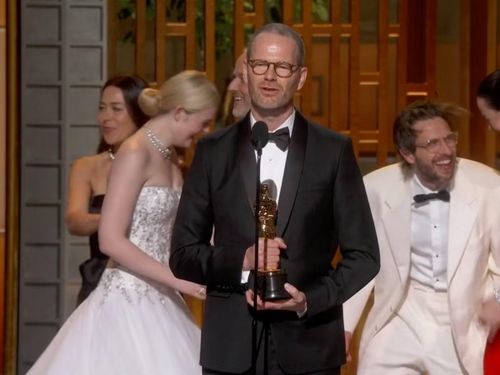 Đạo diễn Joachim Trier phát biểu nhận giải.