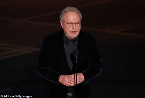 Billy Crystal tri ân nhà làm phim xấu số Rob Reiner. Ảnh: Getty Images