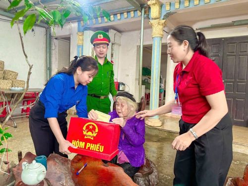 Hơn 76 triệu cử tri trên cả nước đã bỏ phiếu bầu cử trong ngày bầu cử 15/3. Ảnh: Xuân Tùng