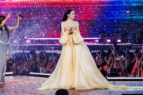 Hương Giang gây ấn tượng với khán giả vì hình ảnh tràn đầy năng lượng mỗi khi xuất hiện. Ảnh: FBNV