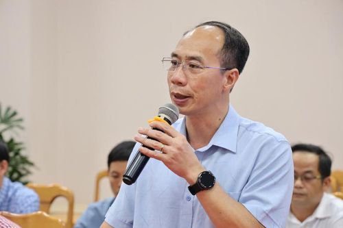 Ông Phan Vũ Đông Quân - Phó Giám đốc PC Quảng Ngãi phát biểu tại hội nghị