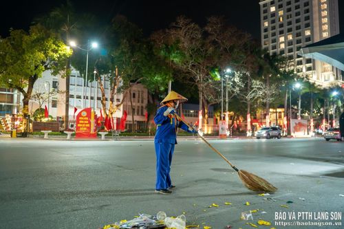 Theo ước tính của đơn vị thu gom lượng rác thải tăng khoảng 2-3 lần so với dịp lễ hội năm trước