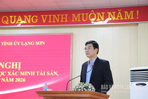 Lãnh đạo Ủy ban Kiểm tra Tỉnh ủy phát biểu tại hội nghị