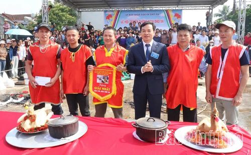 Đội thi đến từ khu 14 giành giải Nhất.