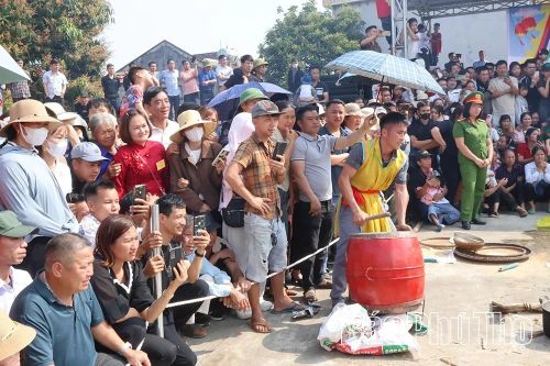 Hội thi thu hút đông đảo Nhân dân địa phương và du khách đến xem, cổ vũ.