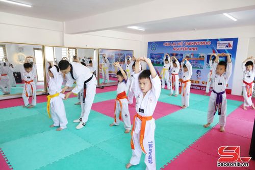 Học sinh được khởi động trước khi tham gia bài học.