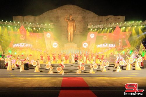 Màn khai từ.