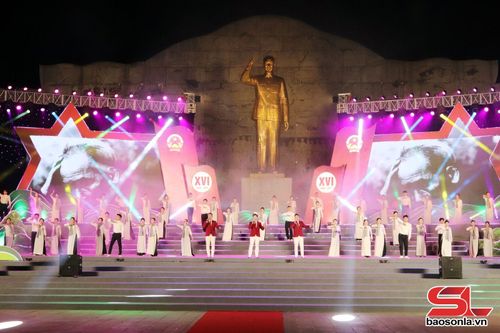 Tam ca Ca ngợi Hồ Chủ Tịch. 