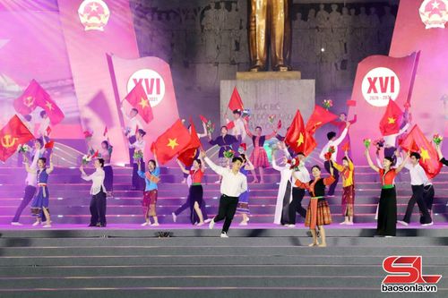 Sắc màu dân tộc trong chương trình nghệ thuật.