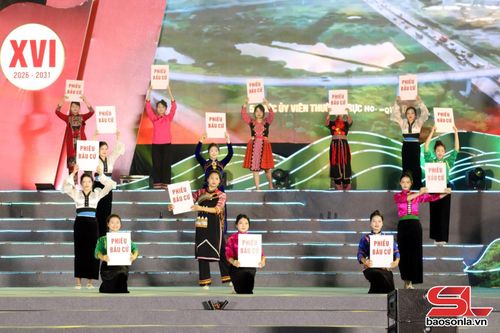 Hát múa Ngày Quốc hội. 