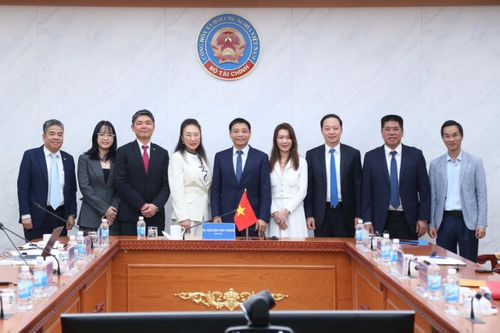 Bộ trưởng Nguyễn Văn Thắng và các thành viên hai bên chụp hình lưu niệm. Ảnh: Đức Minh