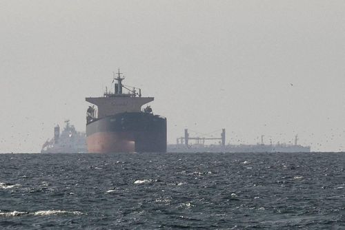 Các tàu chở dầu ở Vịnh Ba Tư gần eo biển Hormuz. Ảnh:Reuters
