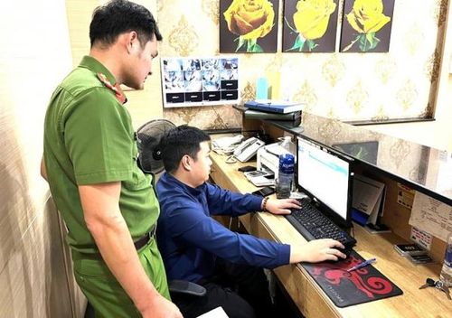 Công an hướng dẫn khách sạn tạo lập, sử dụng tài khoản khai báo tạm trú trực tuyến cho người nước ngoài.