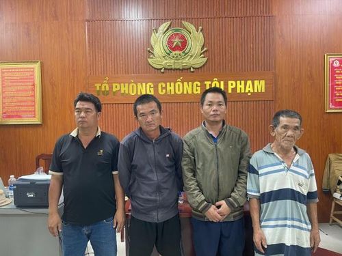 Công an xã Nhơn Trạch bắt các đối tượng đánh bạc.
